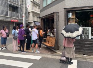 外からのぞくギャラリー