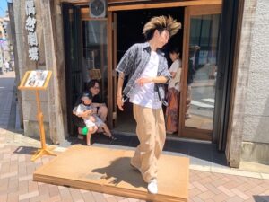 くじゃくの威嚇なのか?w